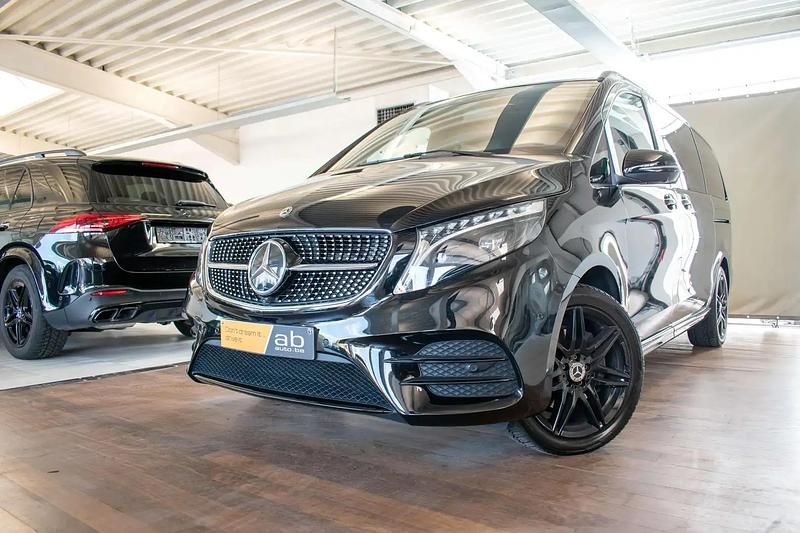 Noir Utilisé 2023 Mercedes V300 AMG line Monospace | 71 990 € (Prix juste) - Image 1/4