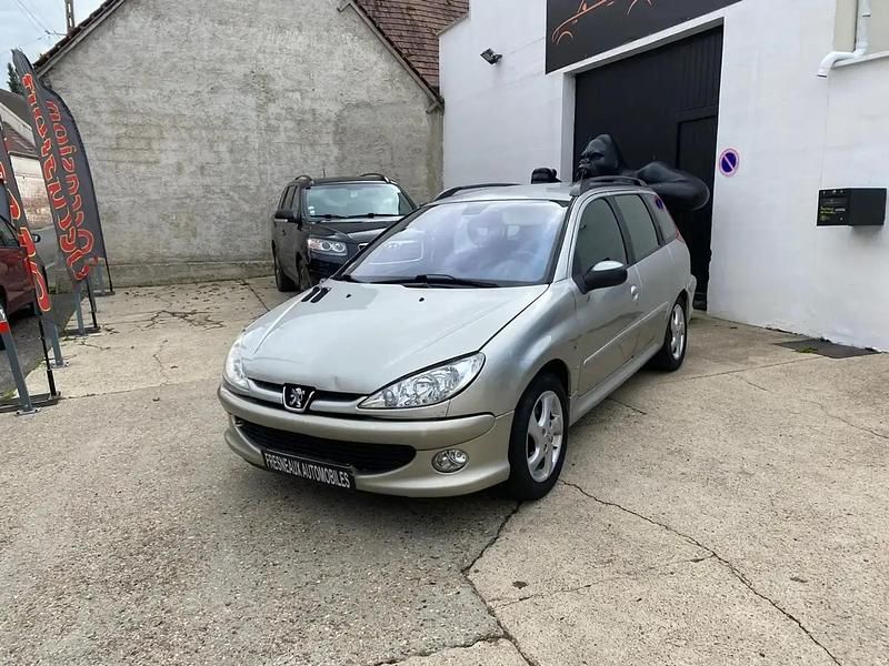 Beige Utilisé 2003 Peugeot 206 Break | 2 460 € - Image 1/4