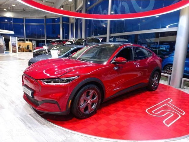 Rouge Utilisé 2022 Ford Mustang Mach-E Extended Range SUV | 39 870 € (Bon prix) - Image 1/4