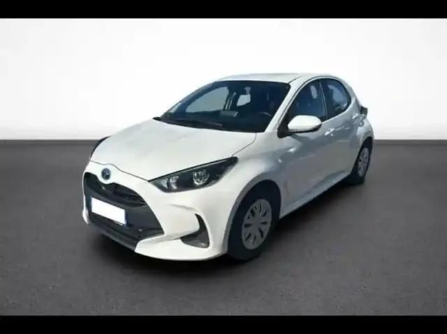 Blanc Utilisé 2023 Toyota Yaris Hybrid Berline | 18 980 € (Prix juste) - Image 1/4