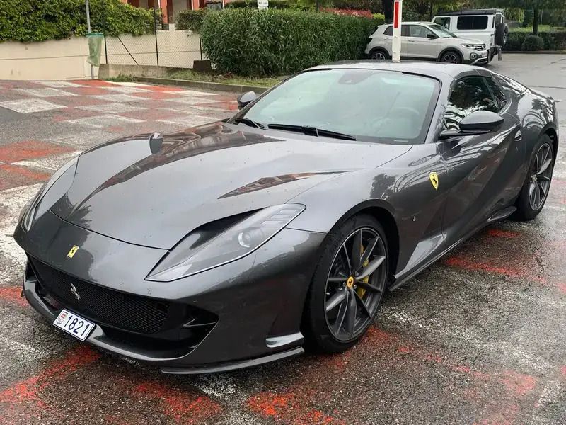 Gris Utilisé 2022 Ferrari 812 Cabriolet | 425 000 € - Image 1/4