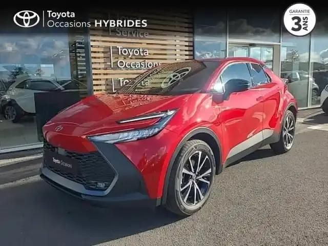Rouge intense métallisé Occasion 2025 Toyota C-HR Design SUV | 36 990 € (Prix cher) - Image 1/4