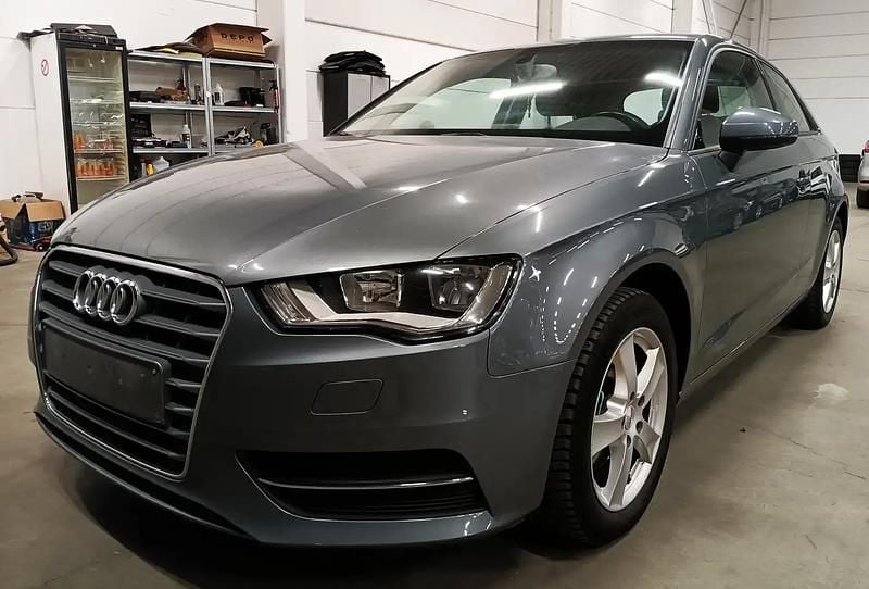 Gris Utilisé 2015 Audi A3 Attraction Berline | 12 950 € - Image 1/4