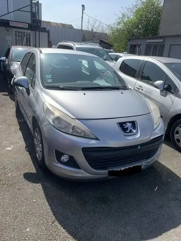 Gris Utilisé 2013 Peugeot 207 Berline | 4 450 € (Prix juste) - Image 1/4
