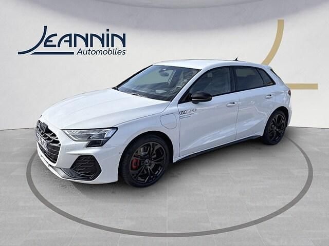 Blanc arcona Utilisé 2025 Audi A3 Sportback e-tron S-Line Citadine | 52 990 € - Image 1/4
