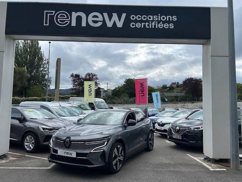 Utilisé 2023 Renault Mégane Iconic Berline | 25 990 € (Prix juste) - Image 1/1