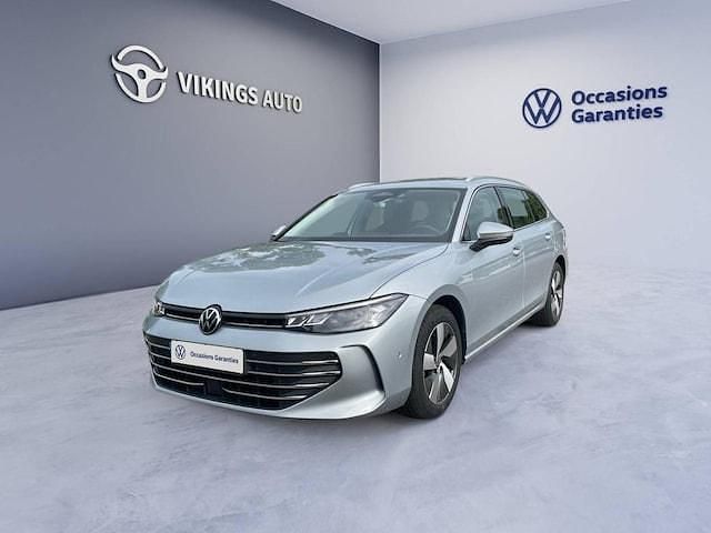 Utilisé 2024 VW Passat Life | 39 290 € (Prix juste) - Image 1/4