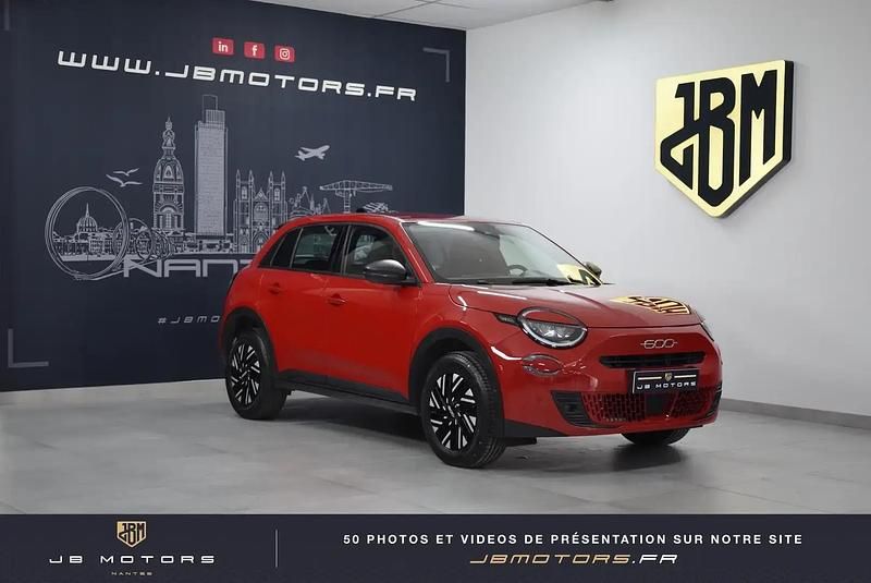 Rouge Utilisé 2024 Fiat 600 Berline | 21 950 € (Prix juste) - Image 1/4