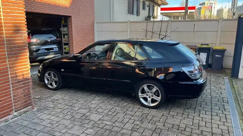 Utilisé 2004 Lexus IS300 Break | 12 500 € - Image 1/4