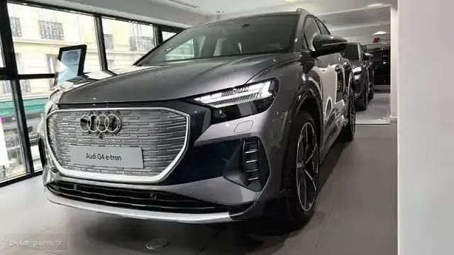 Gris Utilisé 2023 Audi Q4 e-tron Design SUV | 57 770 € - Image 1/4