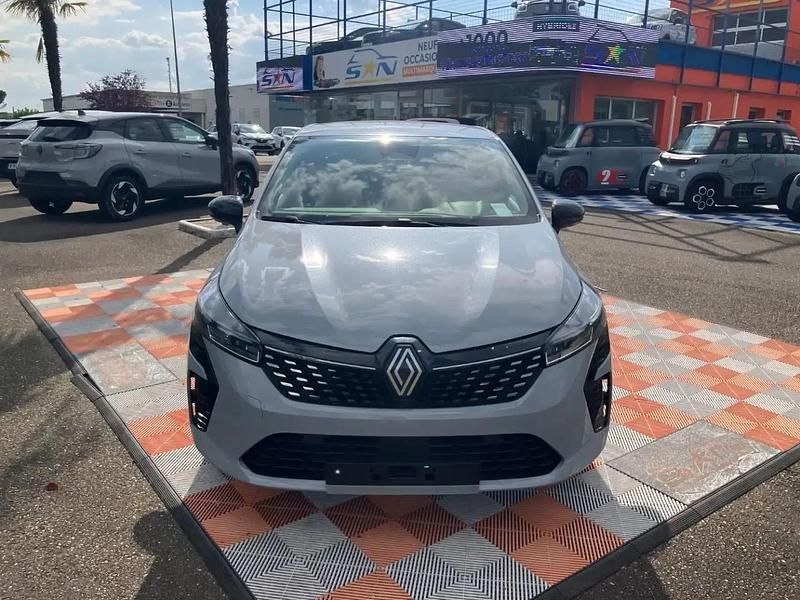 Gris Nouvelle 2025 Renault Clio V Evolution Berline | 21 450 € (Prix juste) - Image 1/4