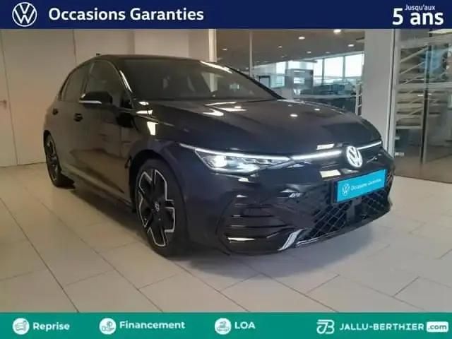 Noir grenadilla métallisée Occasion 2025 VW Golf R-line Edition Berline | 34 490 € (Super prix) - Image 1/3