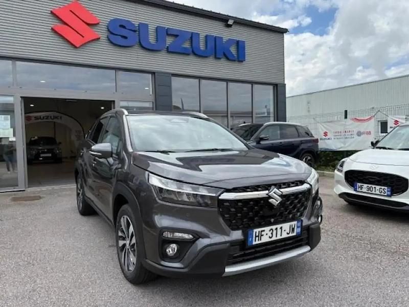 Gris Utilisé 2025 Suzuki SX4 S-Cross Style SUV | 29 480 € (Prix cher) - Image 1/4