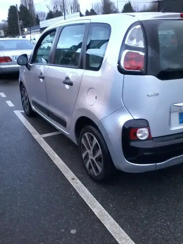 Image 2/4