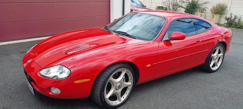 Rouge Utilisé 2001 Jaguar XK8 Coupé | 15 000 € - Image 1/4