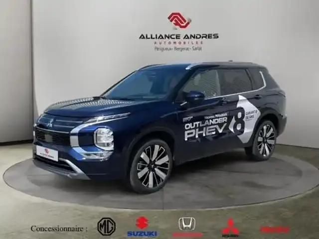 Cosmic blue métallisée Utilisé 2025 Mitsubishi Outlander P-HEV Instyle SUV | 60 990 € - Image 1/4