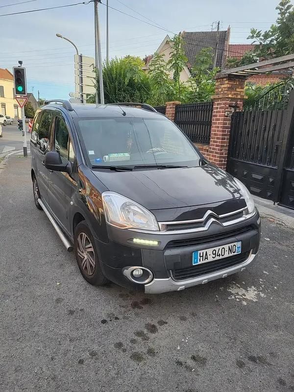 Noir Utilisé 2013 Citroën Berlingo Comfort Monospace | 5 400 € (Prix juste) - Image 1/4