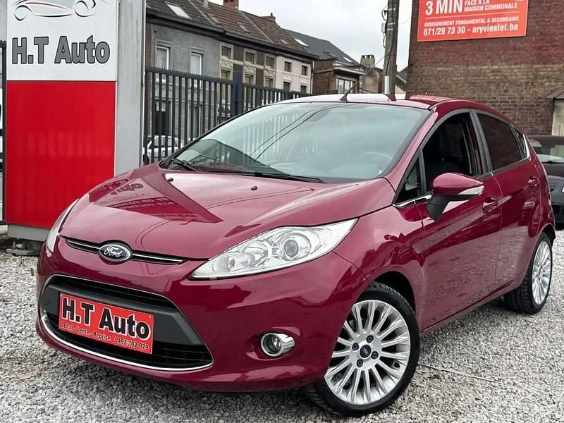Rouge Occasion 2013 Ford Fiesta Titanium Citadine | 4 299 € (Bon prix) - Image 1/4