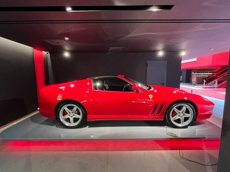 Rouge Utilisé 2005 Ferrari Superamerica Coupé | 425 000 € - Image 1/4
