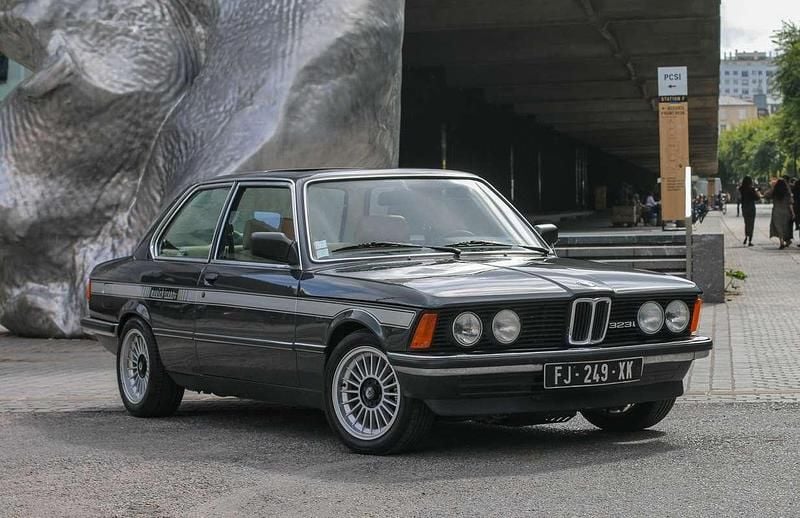 Occasion BMW 323 Sport Line 220 ch (161 kW) 1981 Gris Coupé