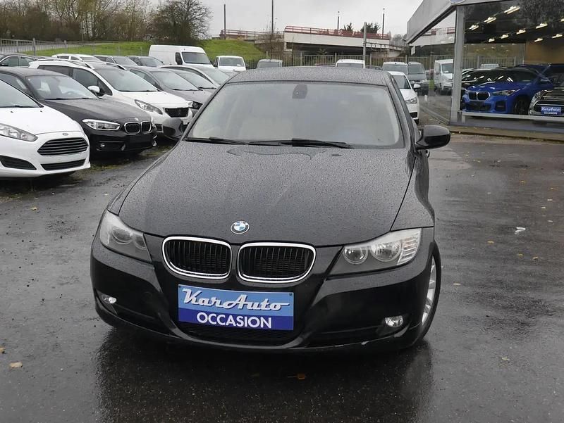 Noir Occasion 2010 BMW 318 Berline | 5 990 € (Prix juste) - Image 1/4