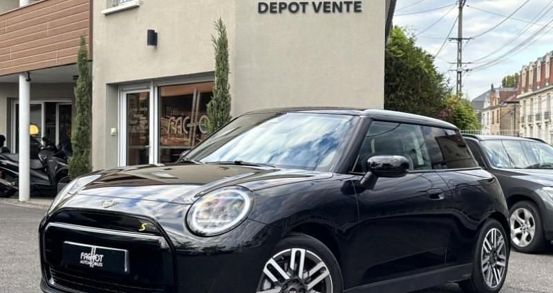 Utilisé 2024 Mini Cooper SE Classic Citadine | 31 990 € (Prix juste) - Image 1/4