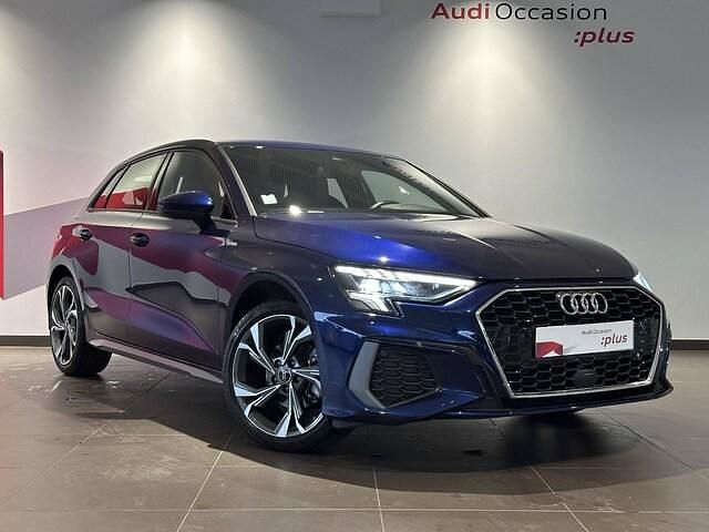 Bleu navarre métallisé Utilisé 2023 Audi A3 S-Line | 31 980 € (Prix juste) - Image 1/4