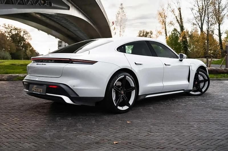 Blanc Utilisé 2020 Porsche Taycan Turbo Berline | 69 950 € (Super prix) - Image 1/4