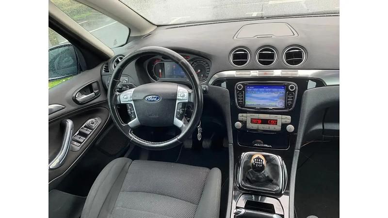 Noir Utilisé 2010 Ford S-MAX Titanium Monospace | 4 200 € - Image 1/4