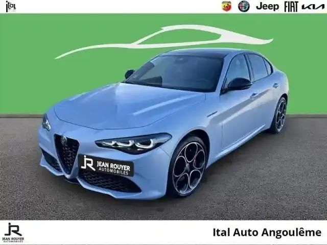Gris Utilisé 2023 Alfa Romeo Giulia Competizione Berline | 50 890 € - Image 1/4