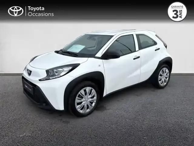 Blanc Utilisé 2022 Toyota Aygo X Active SUV | 12 780 € - Image 1/4