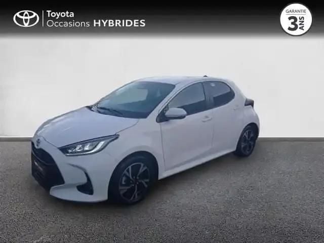 Blanc Nouvelle 2025 Toyota Yaris Hybrid Design Berline | 24 480 € (Prix juste) - Image 1/4