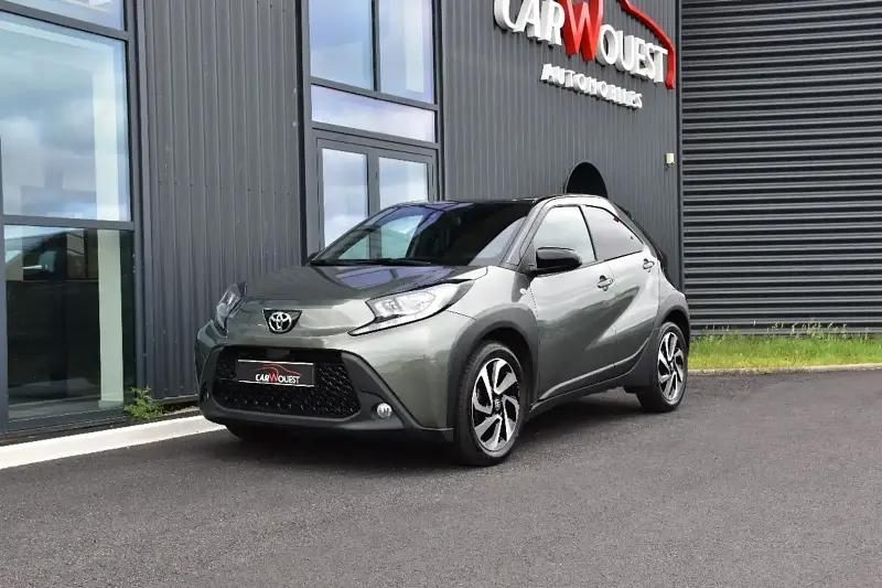 Vert Utilisé 2023 Toyota Aygo Design Citadine | 13 990 € (Prix juste) - Image 1/4