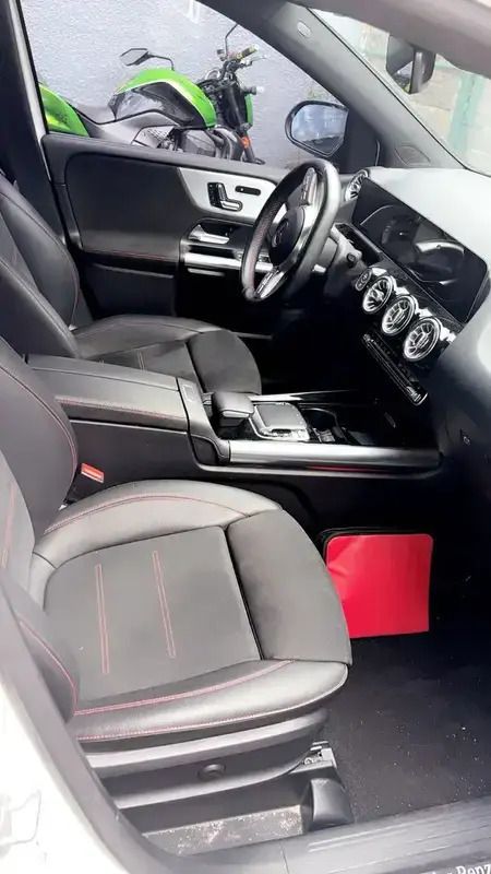 Blanc Utilisé 2019 Mercedes B200 AMG line Monospace | 27 400 € (Prix assez cher) - Image 1/4