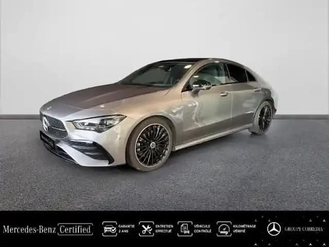 Gris montagne métallisé Occasion 2024 Mercedes CLA200 AMG line Berline | 43 890 € - Image 1/4
