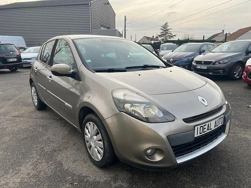 Beige Occasion 2011 Renault Clio II Dynamique Berline | 4 990 € (Prix assez cher) - Image 1/4