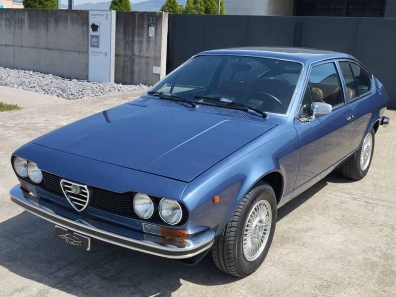 Bleu Utilisé 1975 Alfa Romeo Alfetta GT/GTV Coupé | 21 900 € - Image 1/4