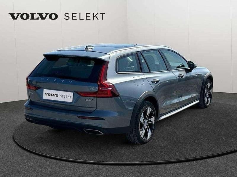Occasion Volvo V60 CC Momentum 250 ch (183 kW) 2021 Gris Break