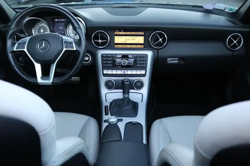 Image 2/4