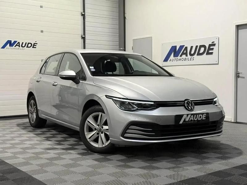 Gris Occasion 2020 VW Golf VIII Life Berline | 16 990 € (Prix assez cher) - Image 1/4