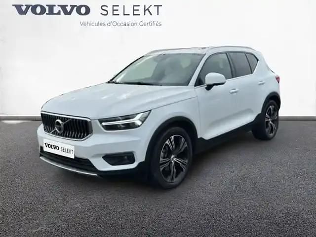 Blanc cristal metall Utilisé 2020 Volvo XC40 SUV | 30 900 € (Prix juste) - Image 1/4