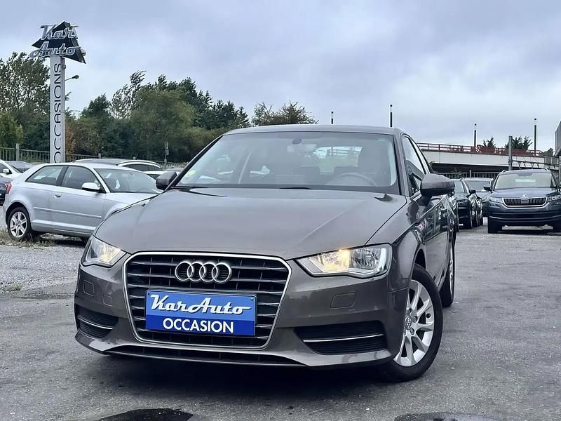 Beige Utilisé 2016 Audi A3 Berline | 7 990 € - Image 1/4