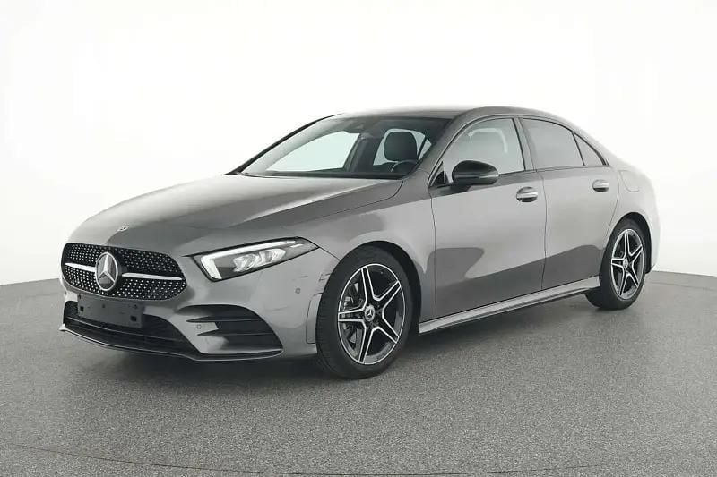 Gris Utilisé 2023 Mercedes A180 AMG line Citadine | 31 990 € (Prix juste) - Image 1/4