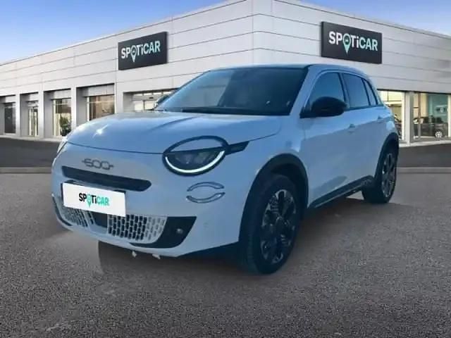 Orange Occasion 2024 Fiat 600 La Prima SUV | 23 990 € (Prix assez cher) - Image 1/4
