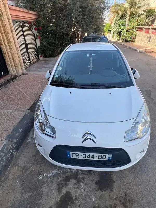 Blanc Utilisé 2011 Citroën C3 Comfort Citadine | 3 500 € (Prix juste) - Image 1/4