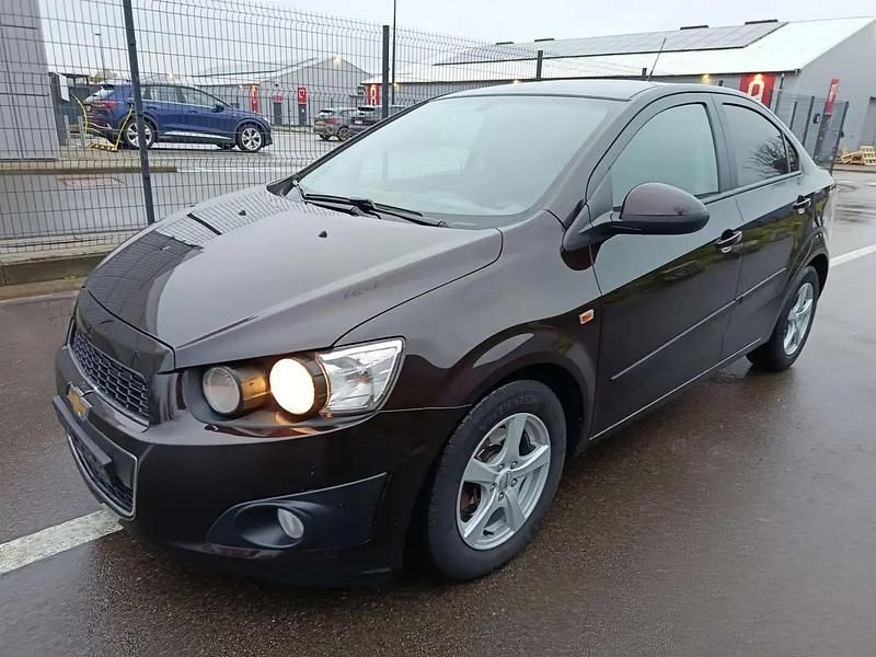 Brun Occasion 2013 Chevrolet Aveo LT Berline | 4 000 € - Image 1/4