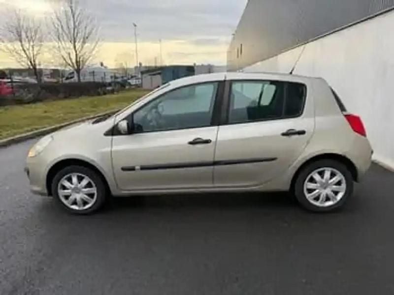 Occasion 2006 Renault Clio II Initiale Berline | 2 100 € (Prix juste) - Image 1/4