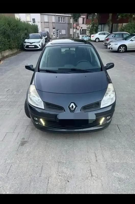 Occasion 2007 Renault Clio II Berline | 1 800 € (Prix juste) - Image 1/4