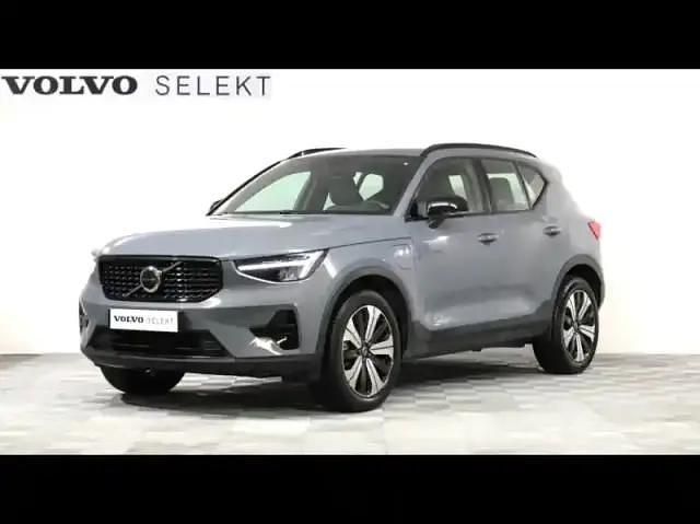 Gris Utilisé 2023 Volvo XC40 Plus SUV | 39 900 € (Prix juste) - Image 1/4