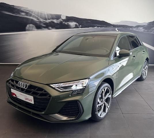 Vert district métallisé Utilisé 2026 Audi A3 Sportback e-tron S-Line Citadine | 53 980 € - Image 1/4